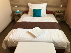 Гостиница Abszolút Hotel és Panzió  Ньирбатор